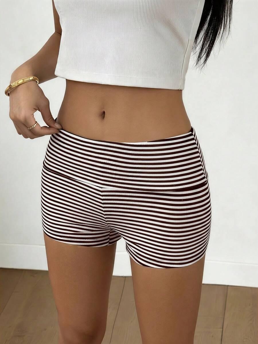 spodenki w paski casual