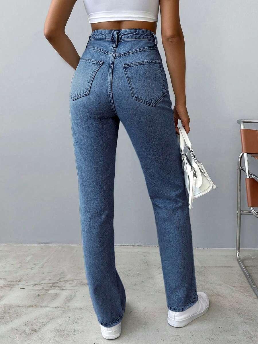 niebieskie spodnie jeans 