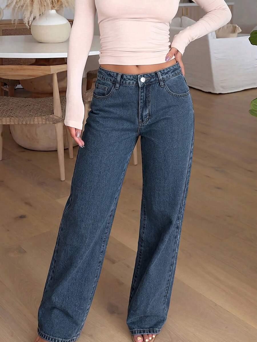 niebieskie spodnie jeans