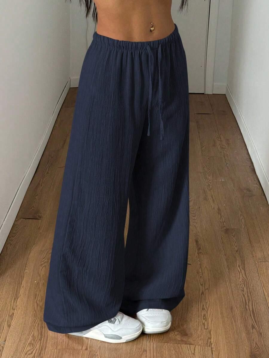 granatowe spodnie casual