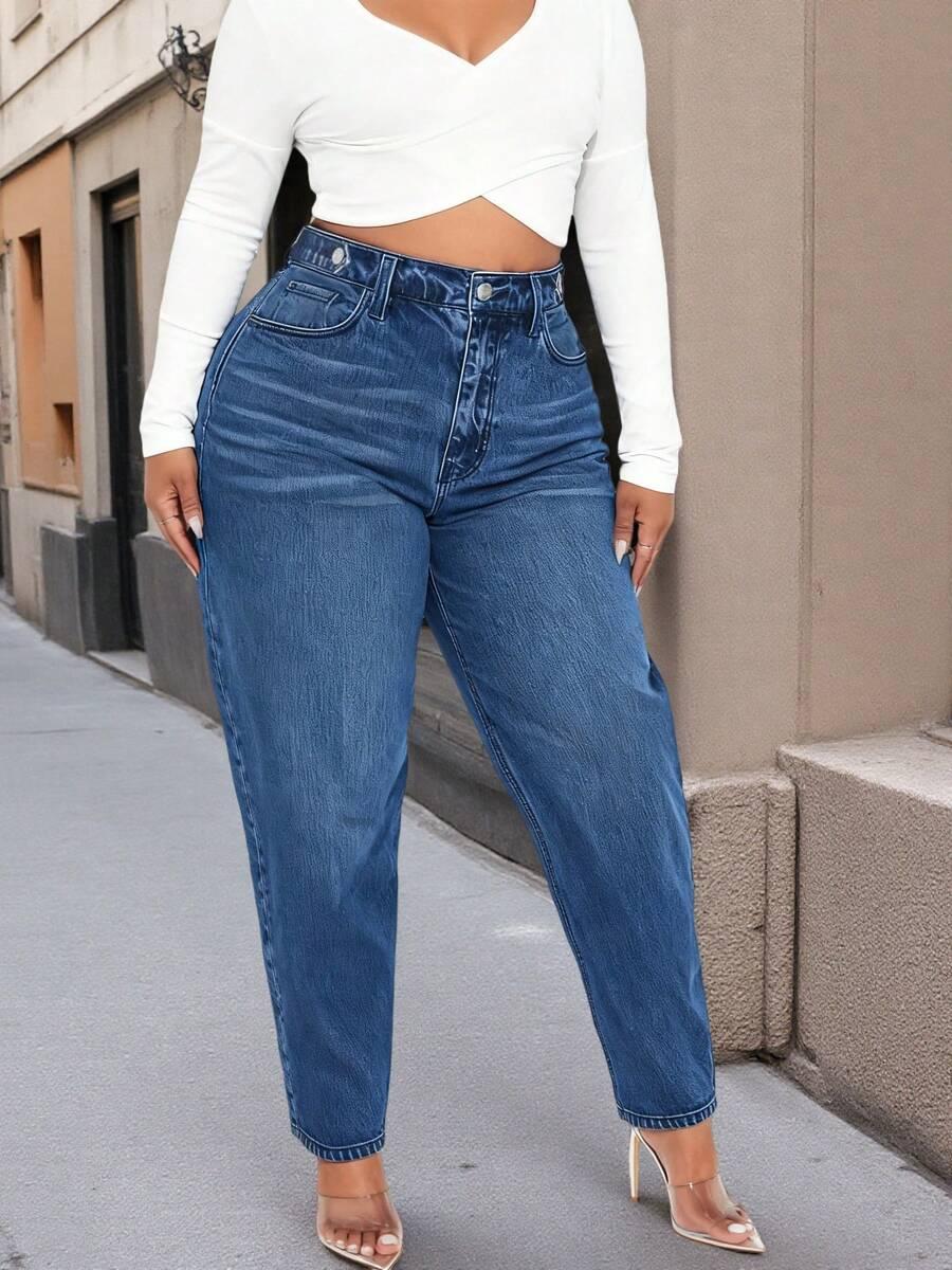 niebieskie spodnie jeans