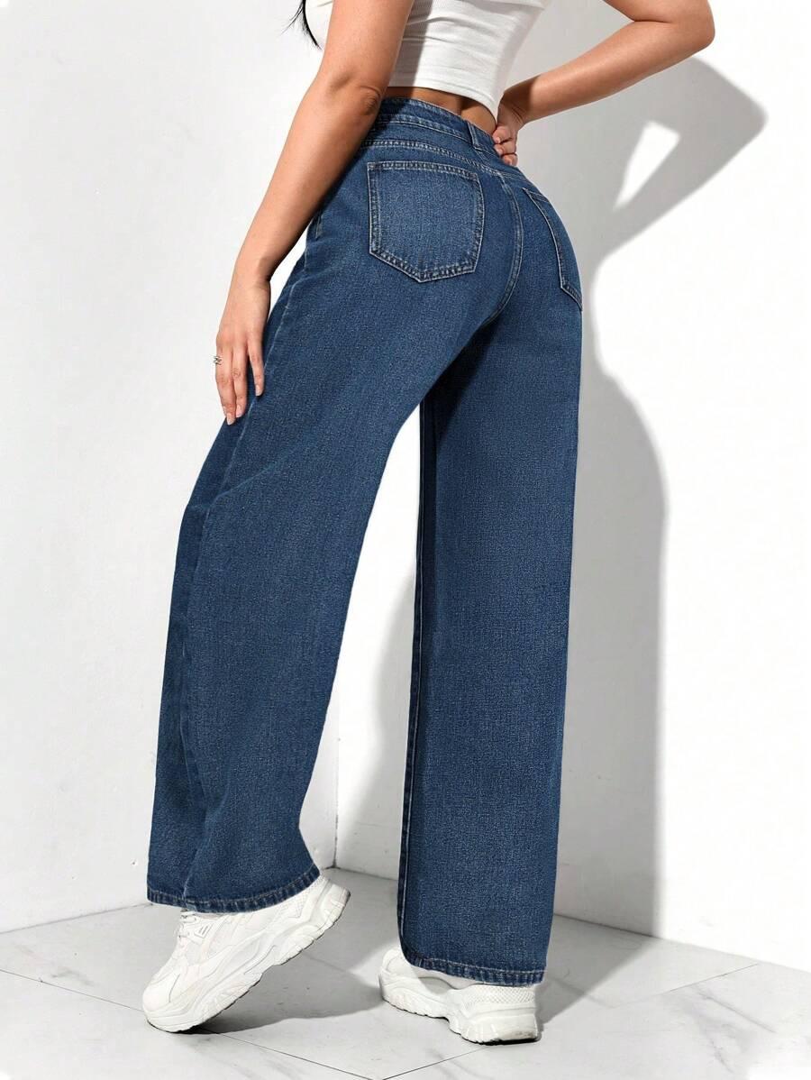 niebieskie spodnie jeans
