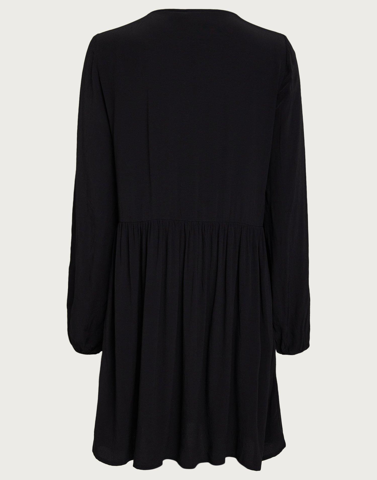 czarna mini sukienka z długim rękawem v-neck