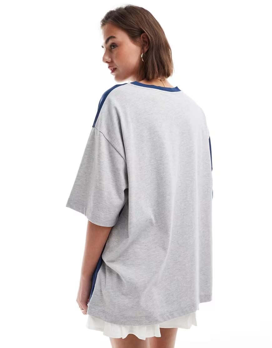 T-SHIRT KONTRAST NADRUK OVERSIZE