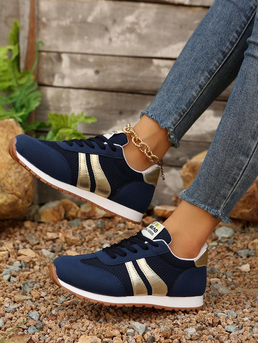 granatowe buty sportowe