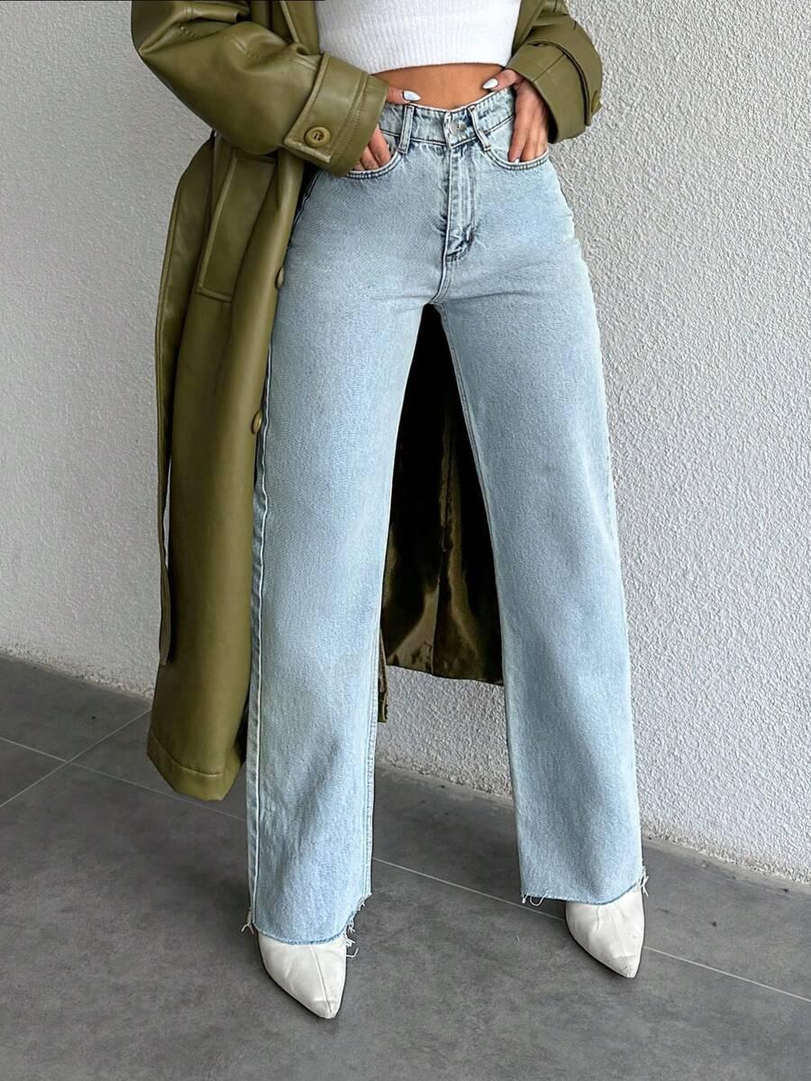 niebieskie spodnie jeans 