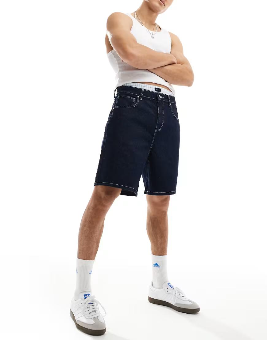 SPODENKI JEANSOWE PRZED KOLANO