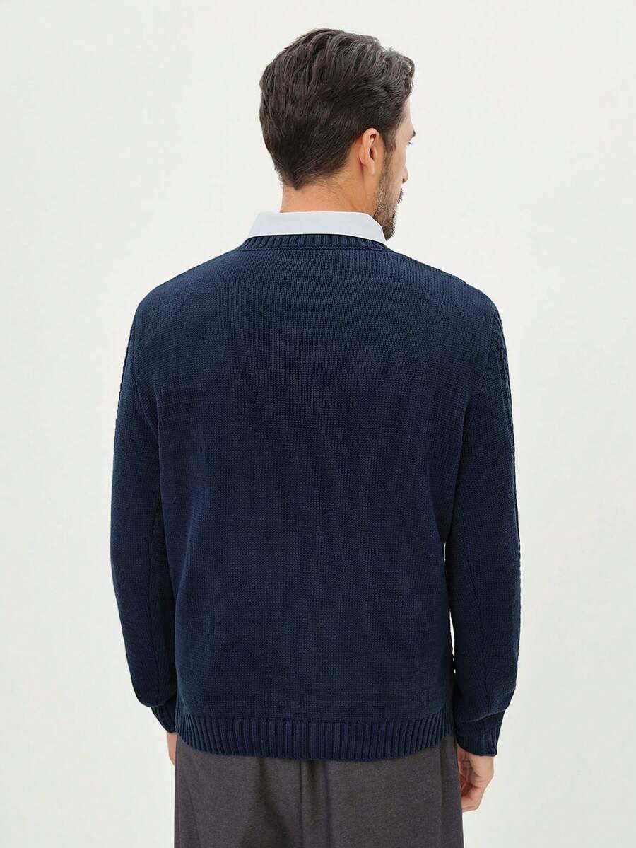 granatowy sweter wzór