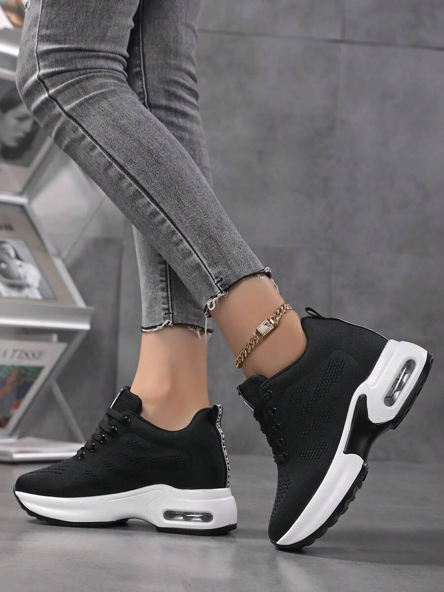 czarne buty sportowe
