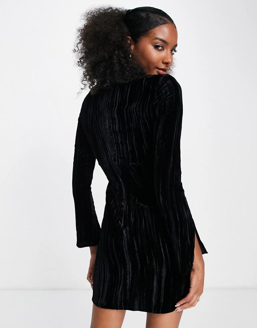 czarna welurowa sukienka mini tekstura