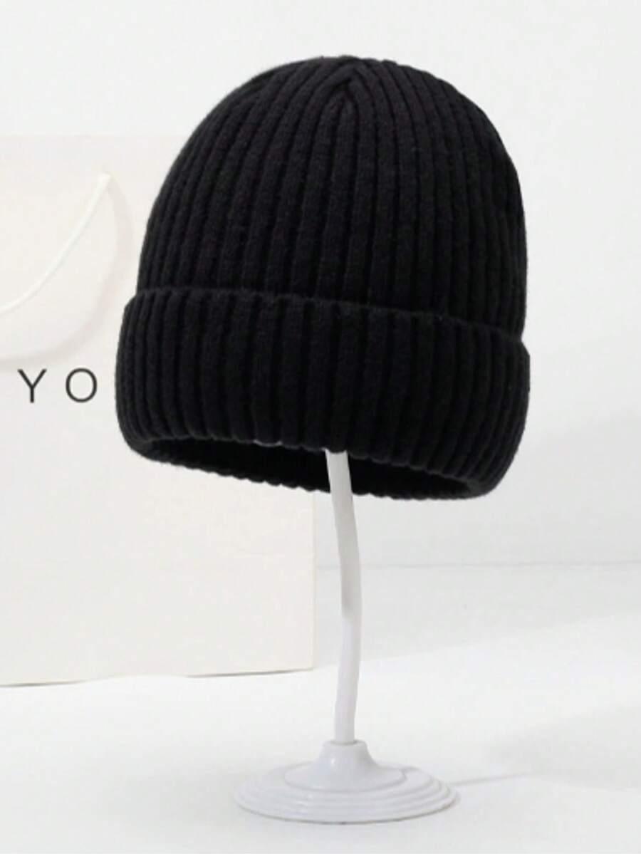 czarna czapka beanie