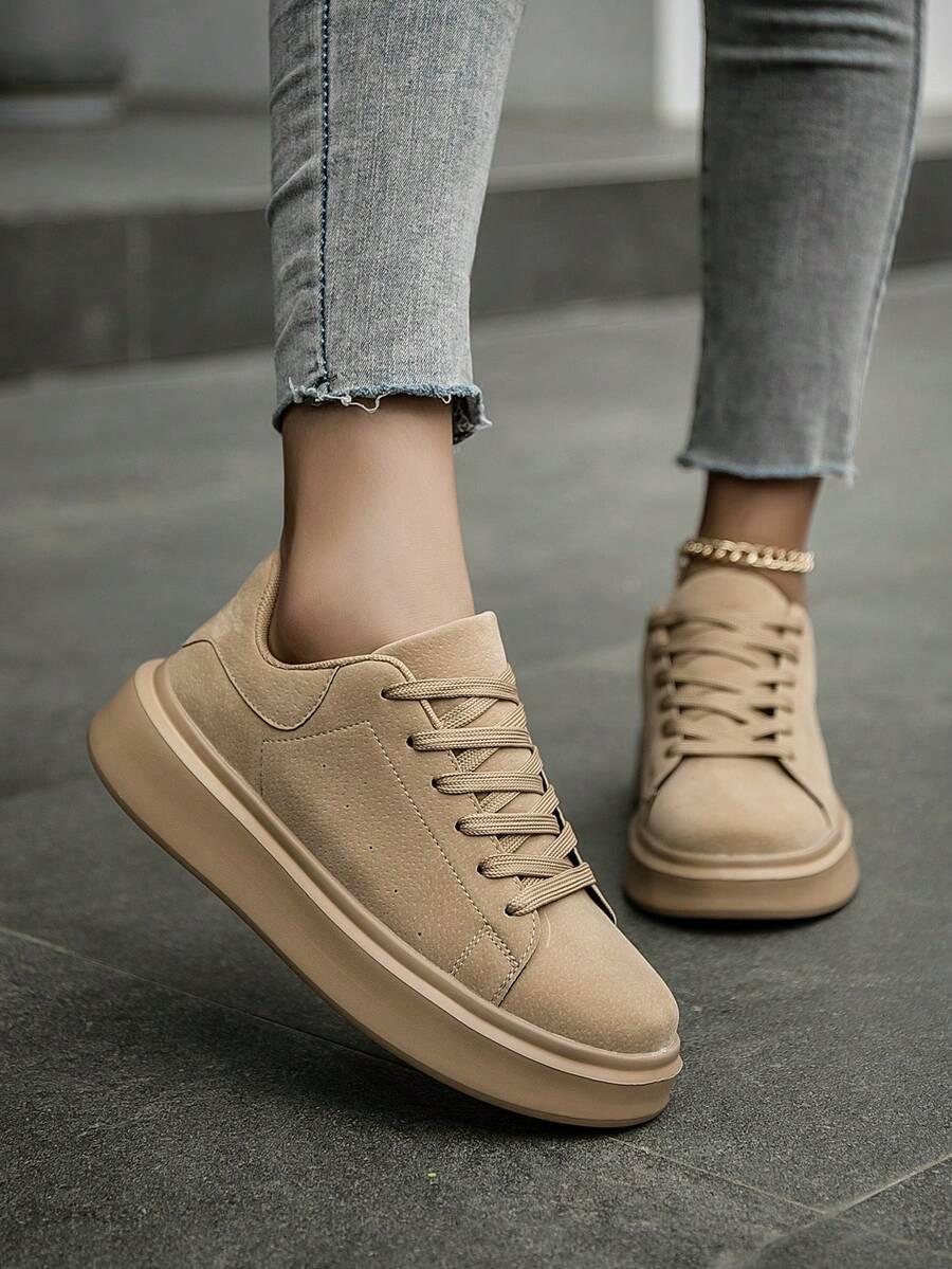 beżowe buty sportowe