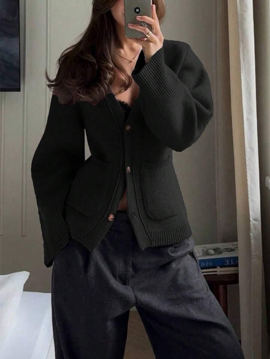 czarny sweter guziki