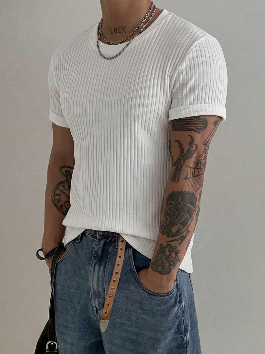 BIAŁY PRĄŻKOWANY T-SHIRT