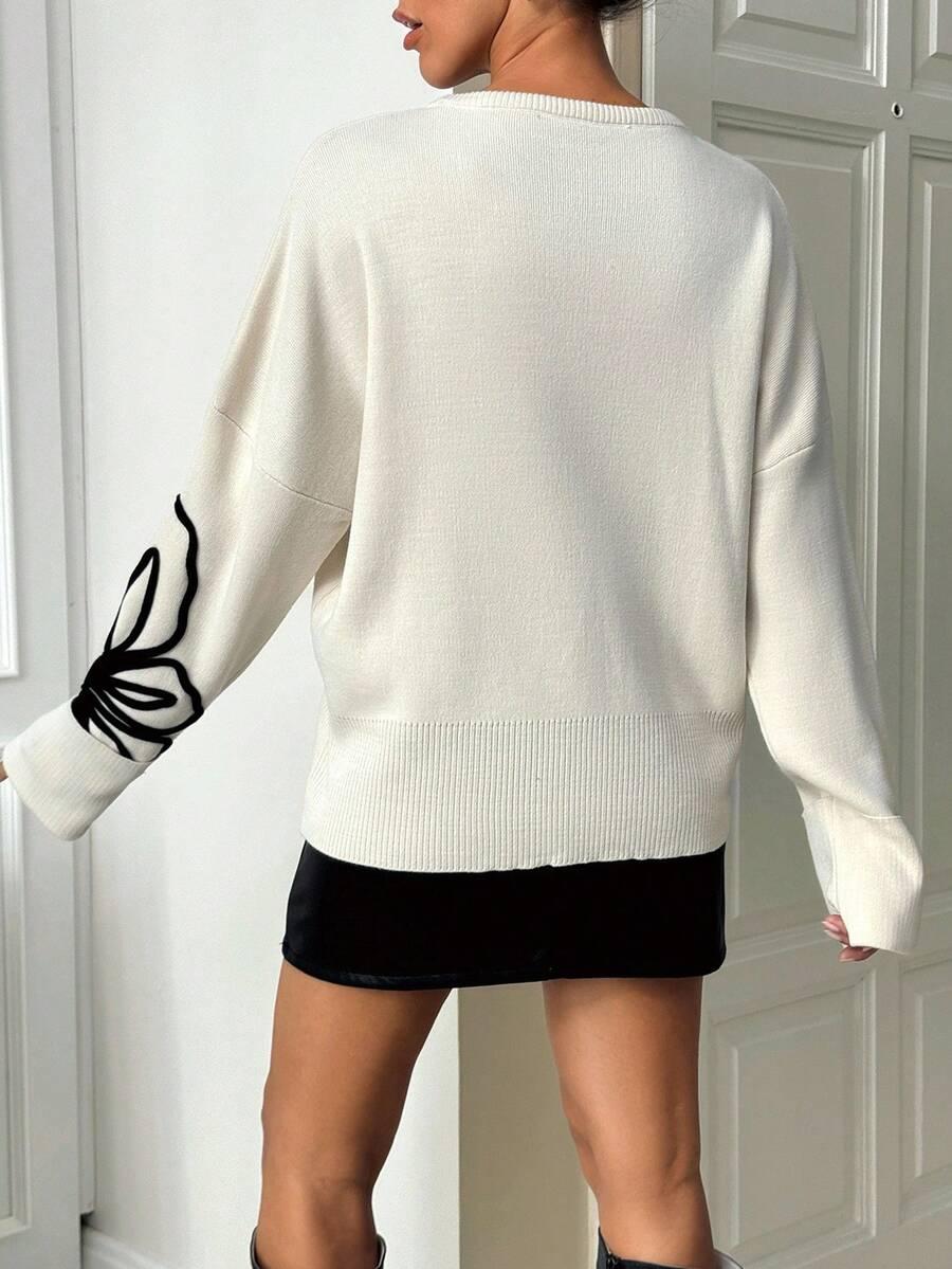 BEŻOWY SWETER KWIATY