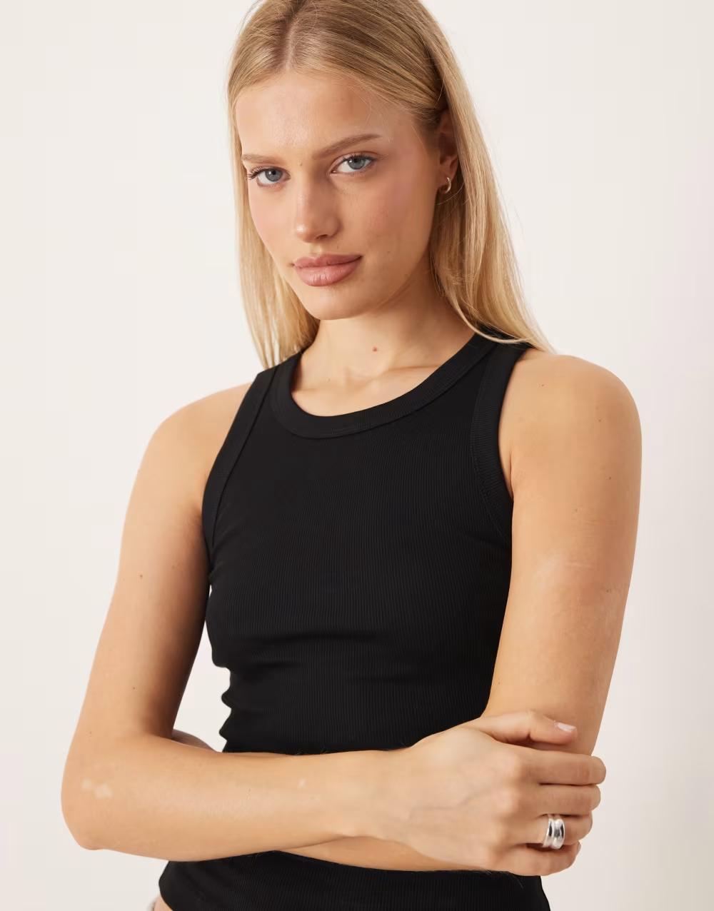 CZARNY TOP BASIC