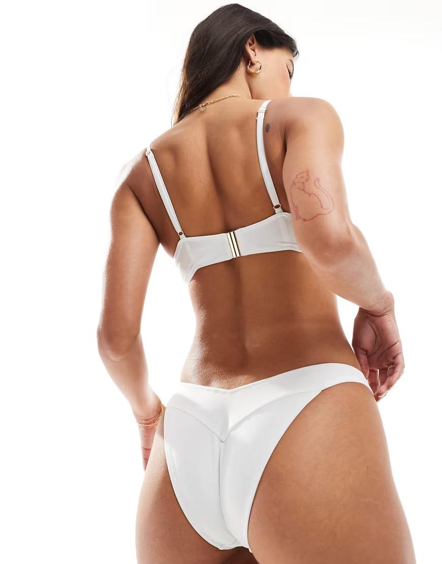  BIAŁY DÓŁ OD BIKINI ZDOBIENIE