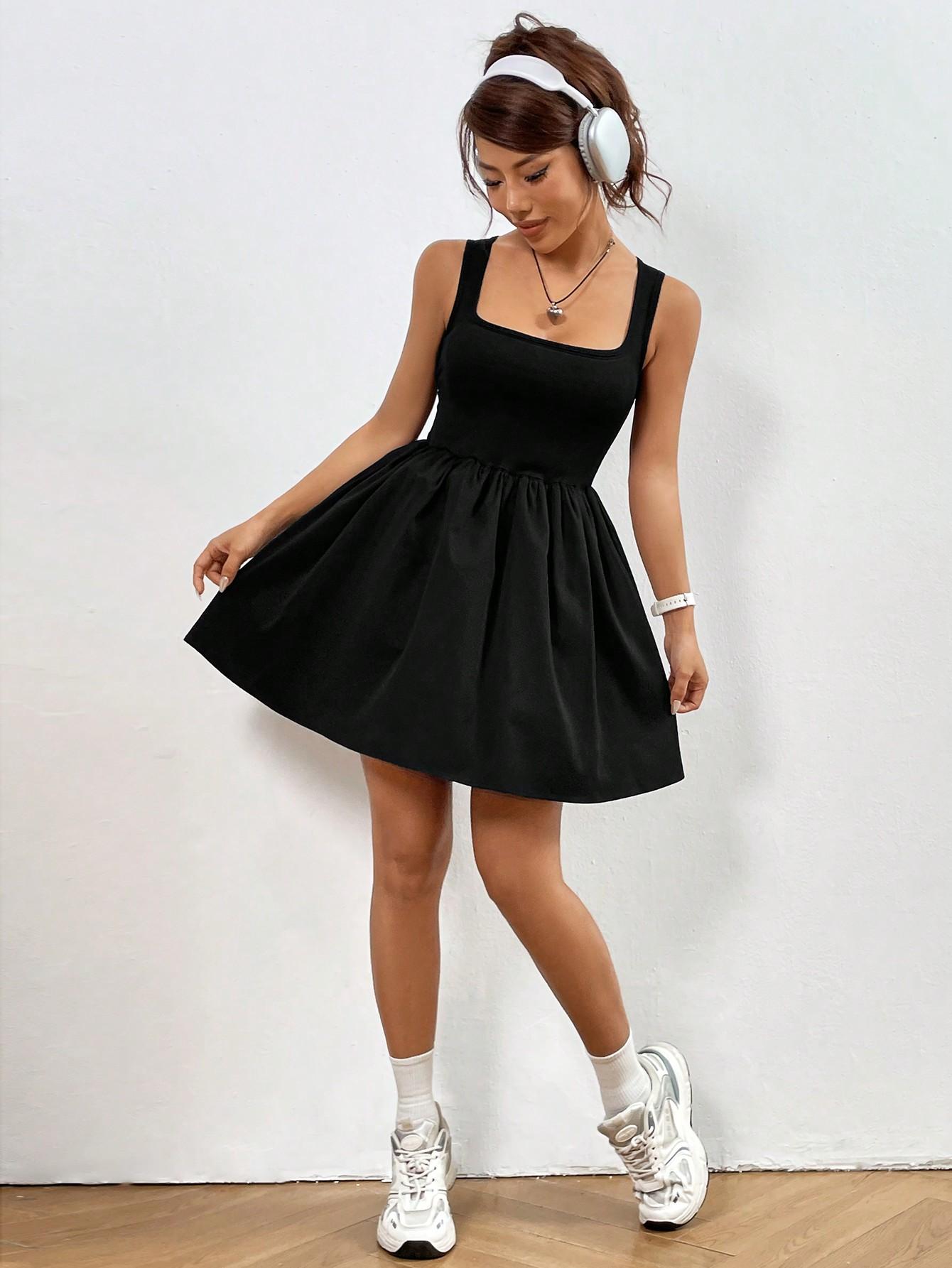 CZARNA MINI SUKIENKA