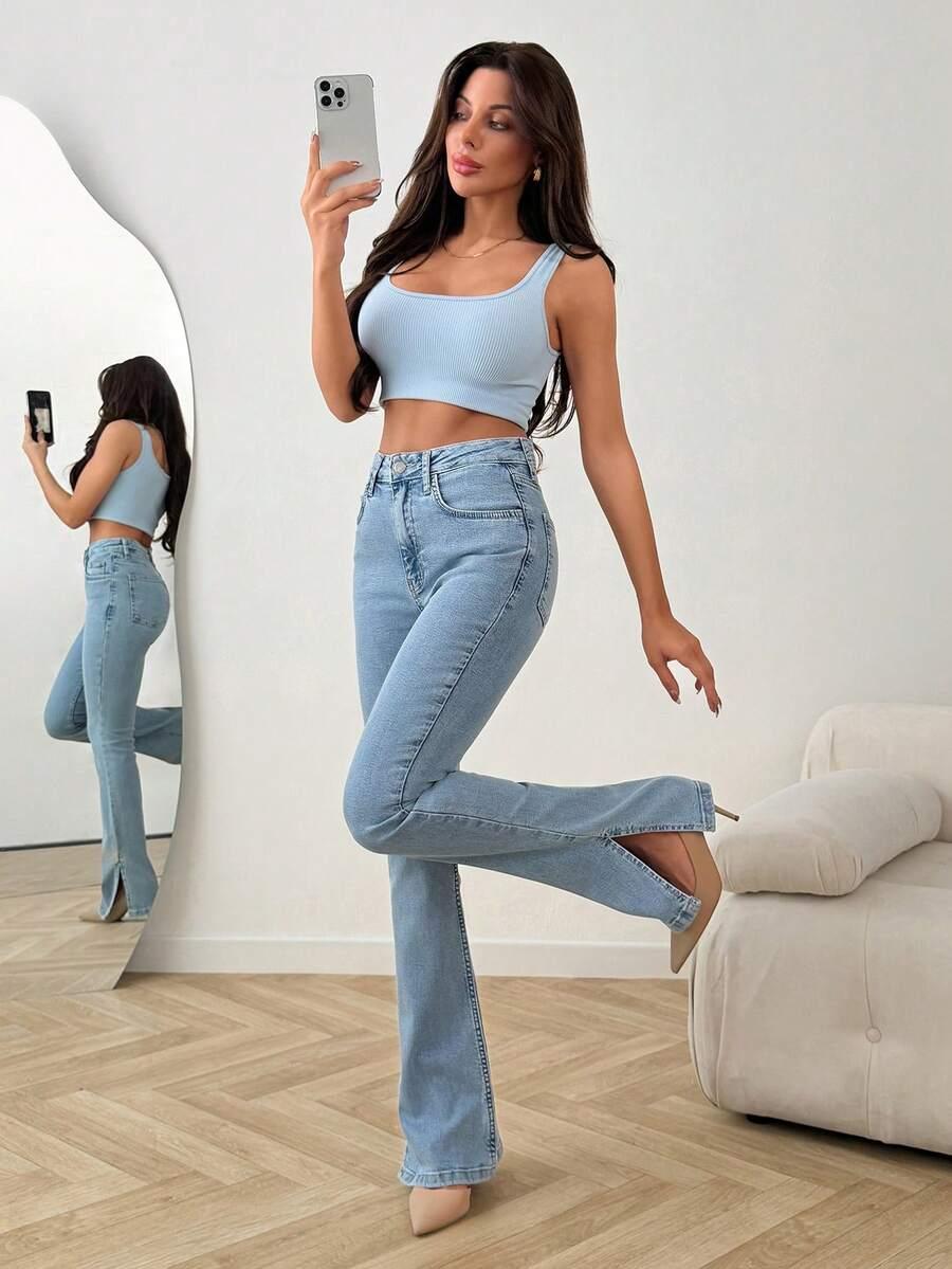 niebieskie spodnie jeans
