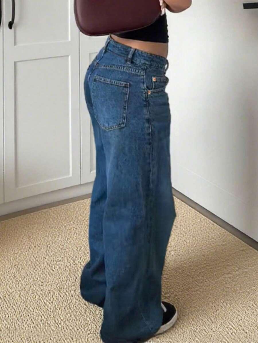 niebieskie spodnie jeans 