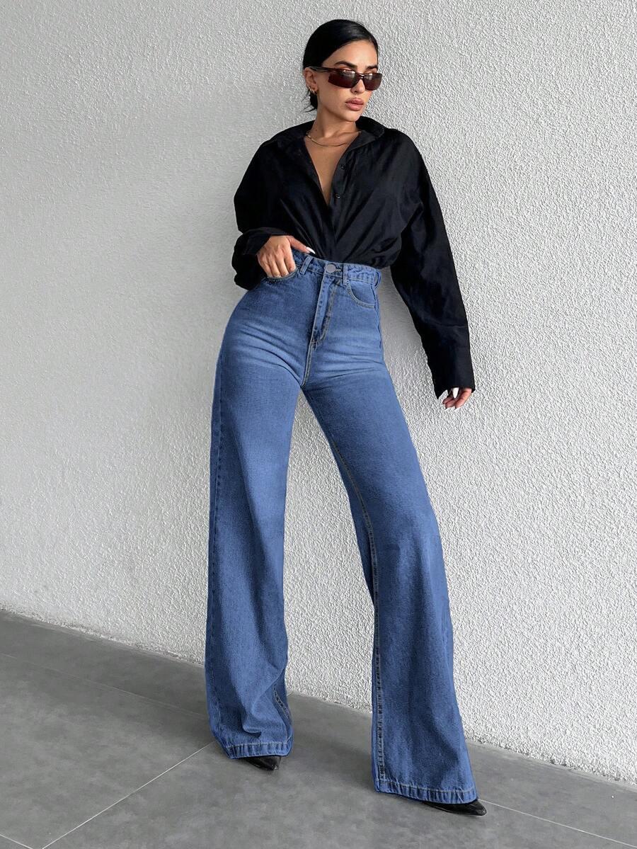 niebieskie spodnie jeans