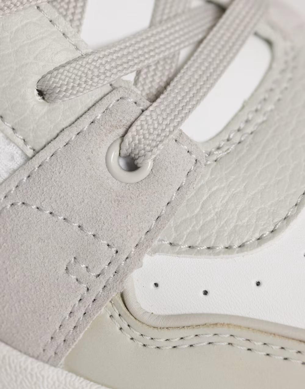szare buty sportowe