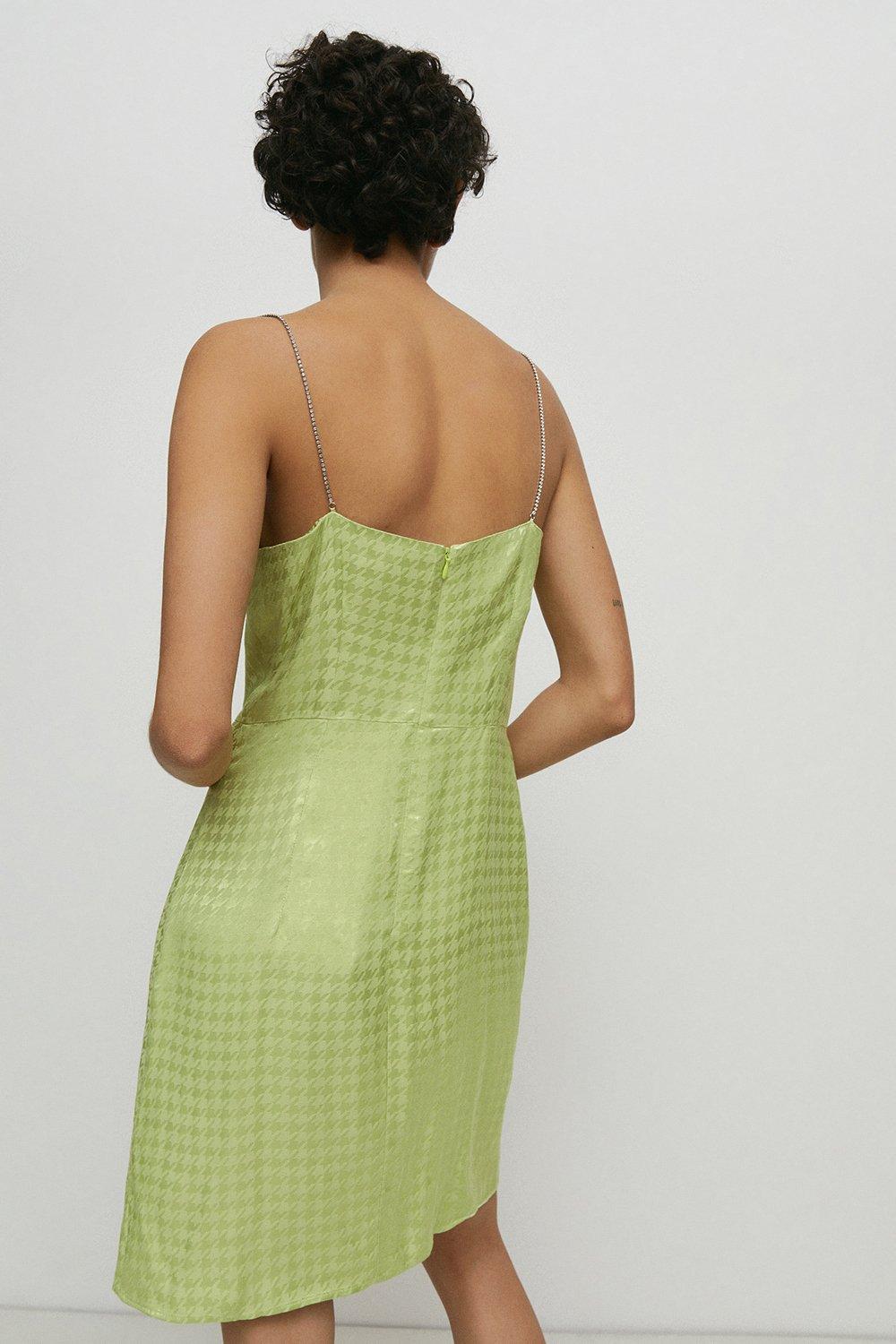 satynowa mini sukienka na ramiączkach asymetria