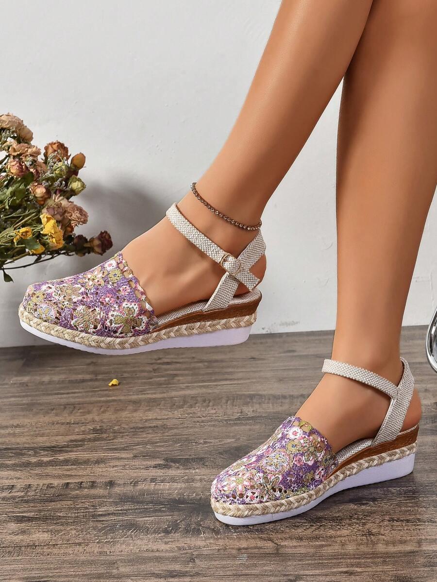 ESPADRYLE NA OBCASIE