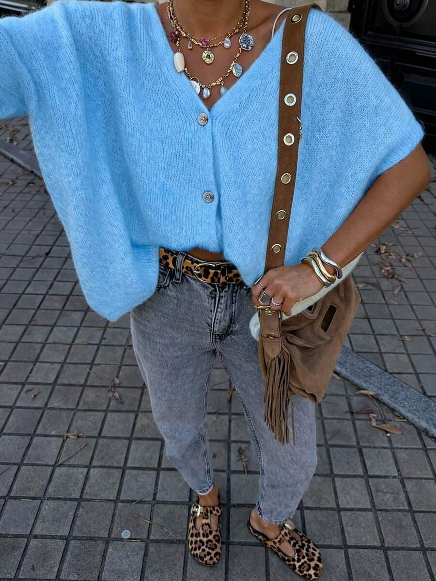 niebieski sweter guziki