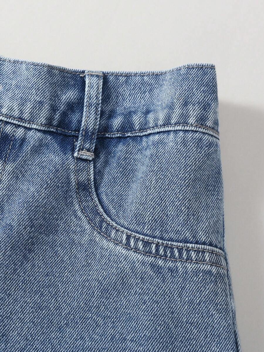 niebieskie spodnie jeans