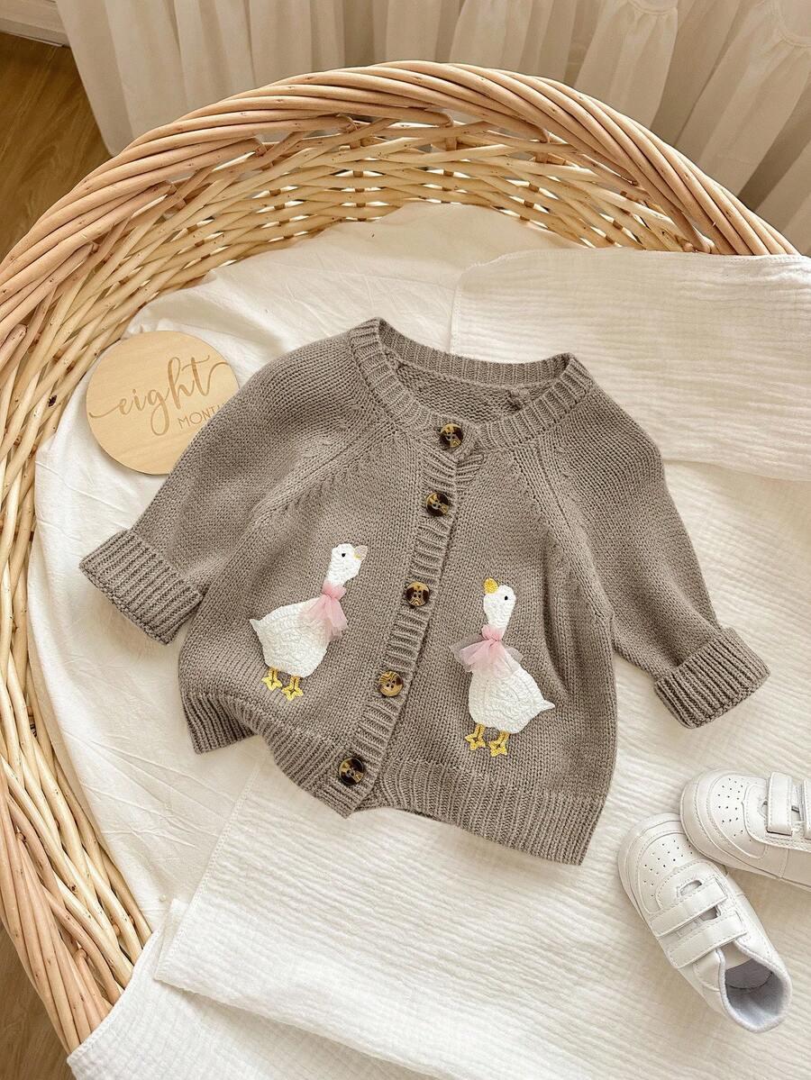 beżowy sweter guziki