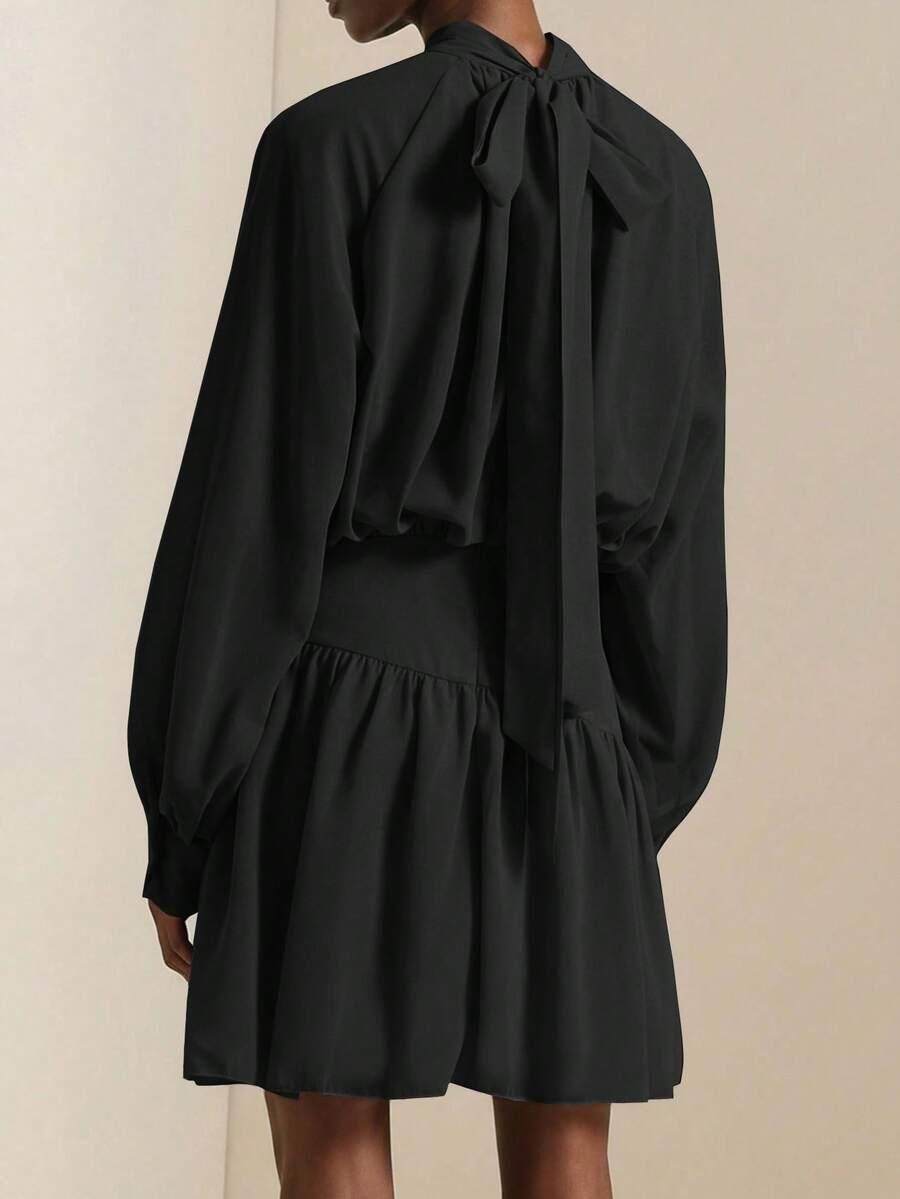 CZARNA MINI SUKIENKA