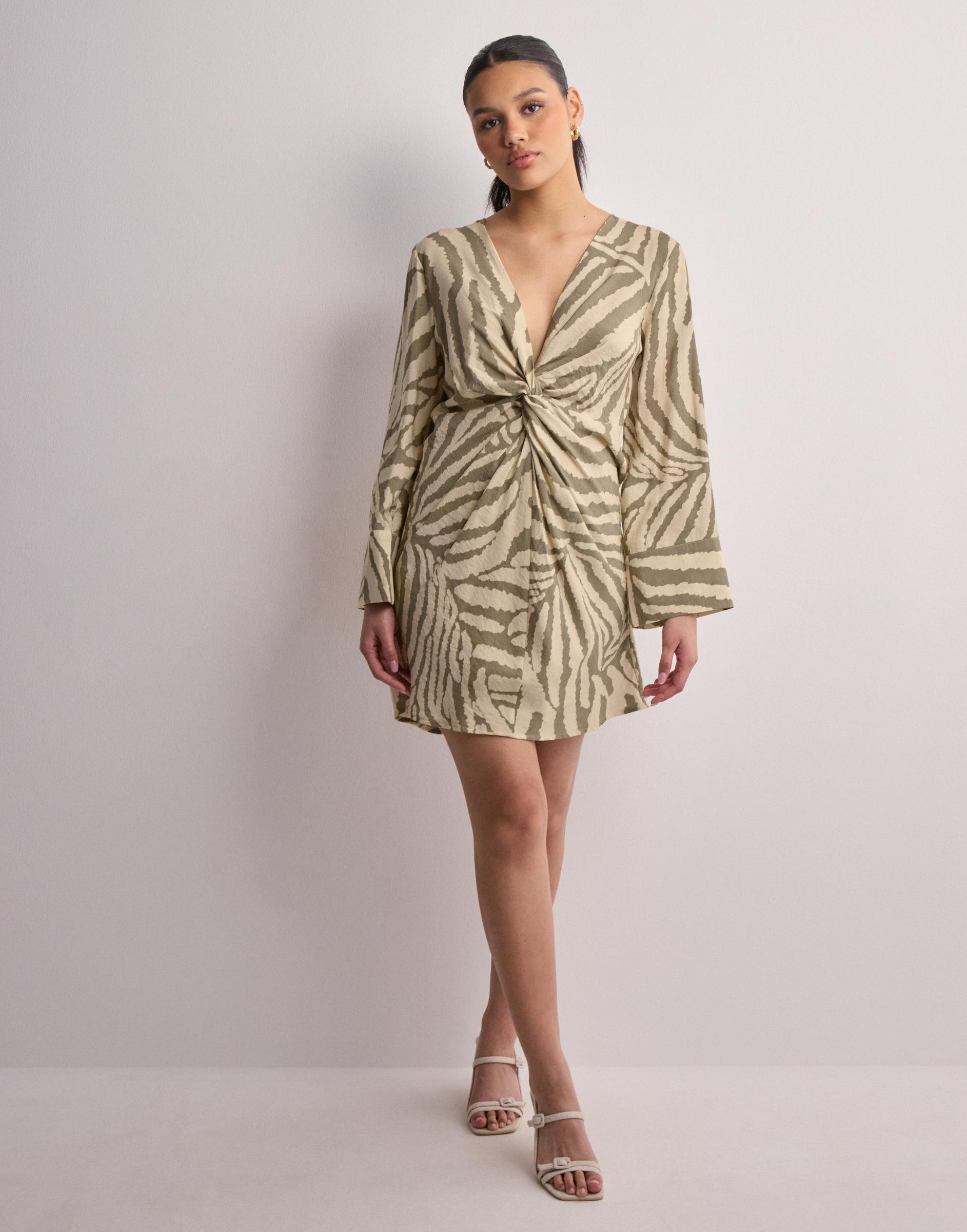 mini sukienka z długim rękawem splot animal print