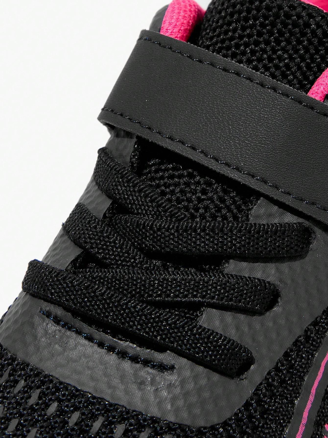 czarne buty sportowe