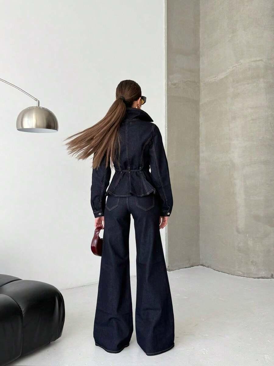 granatowe spodnie jeans
