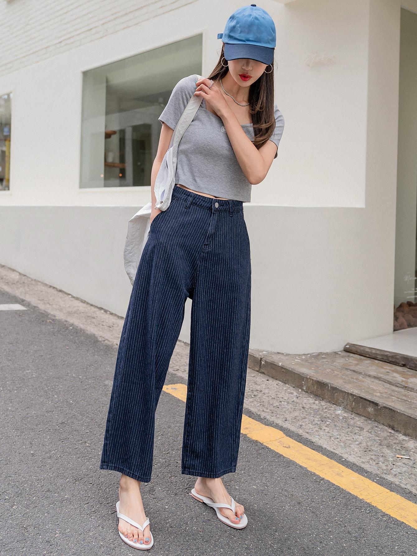 niebieskie spodnie jeans wzór paski
