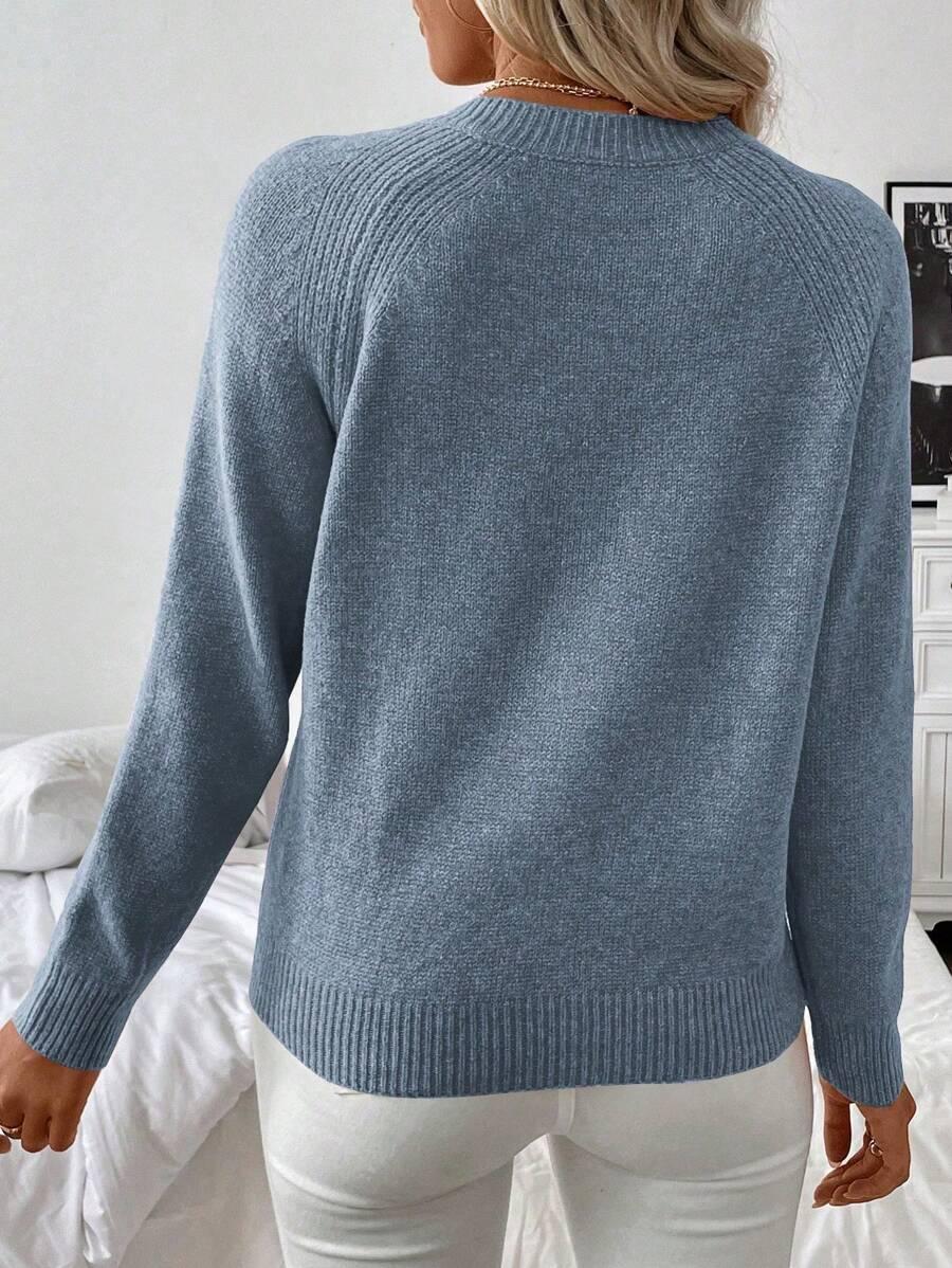 niebieski sweter zdobienie