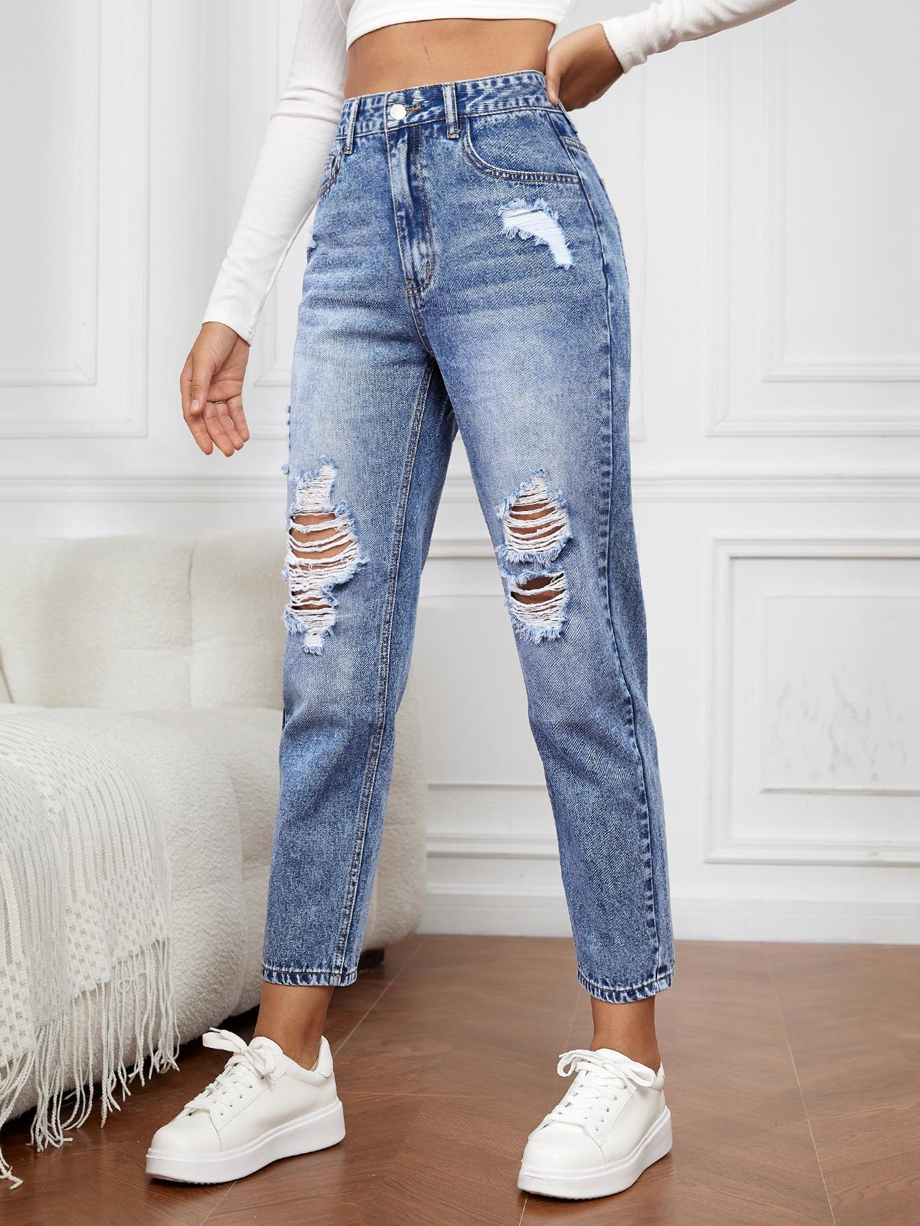 niebieskie spodnie jeans