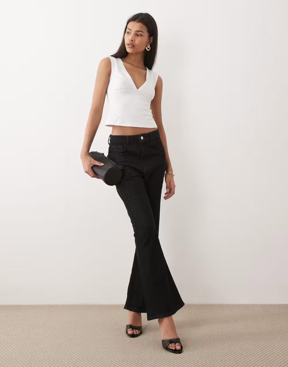 BIAŁY TOP BEZ RĘKAWÓW V-NECK