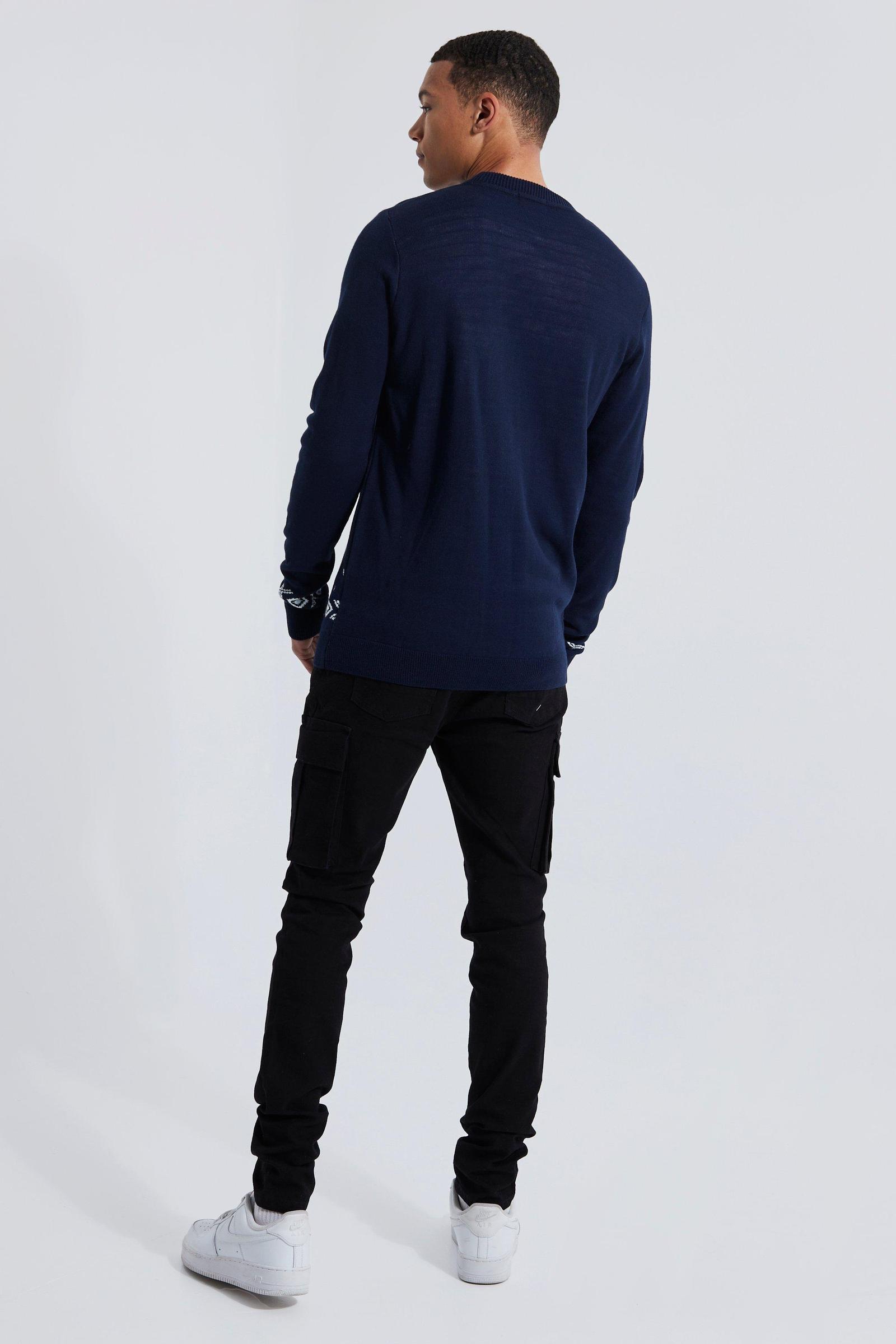 granatowy sweter wzór