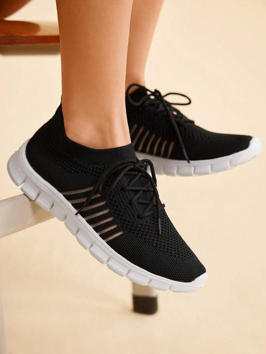 czarne buty sportowe
