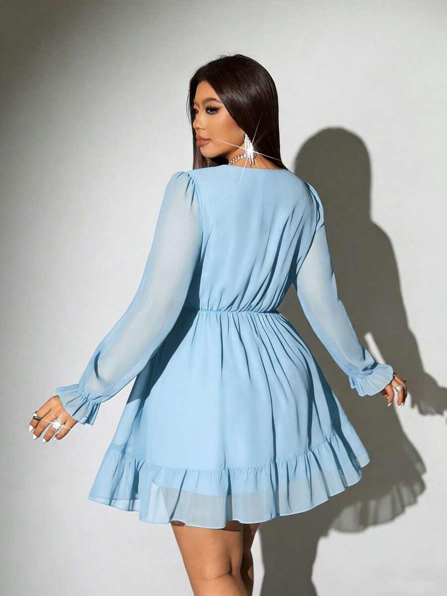 niebieska mini sukiena
