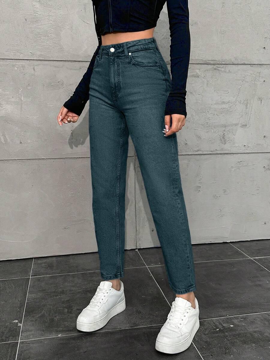 niebieskie spodnie jeans 
