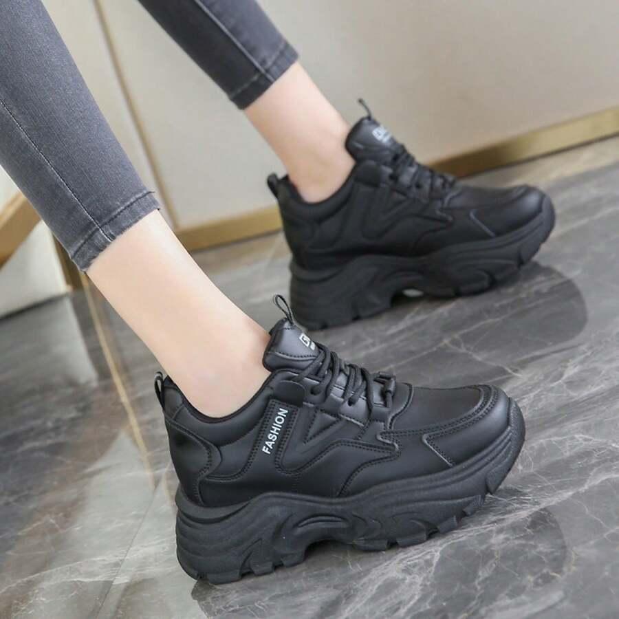 czarne buty sportowe