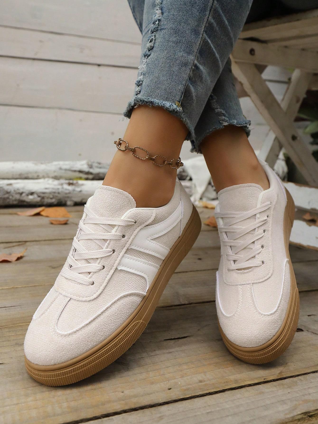 beżowe buty sportowe