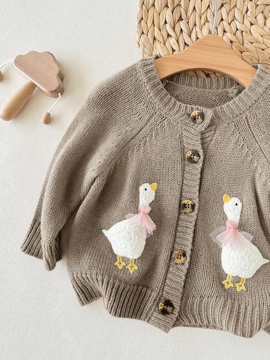 beżowy sweter guziki