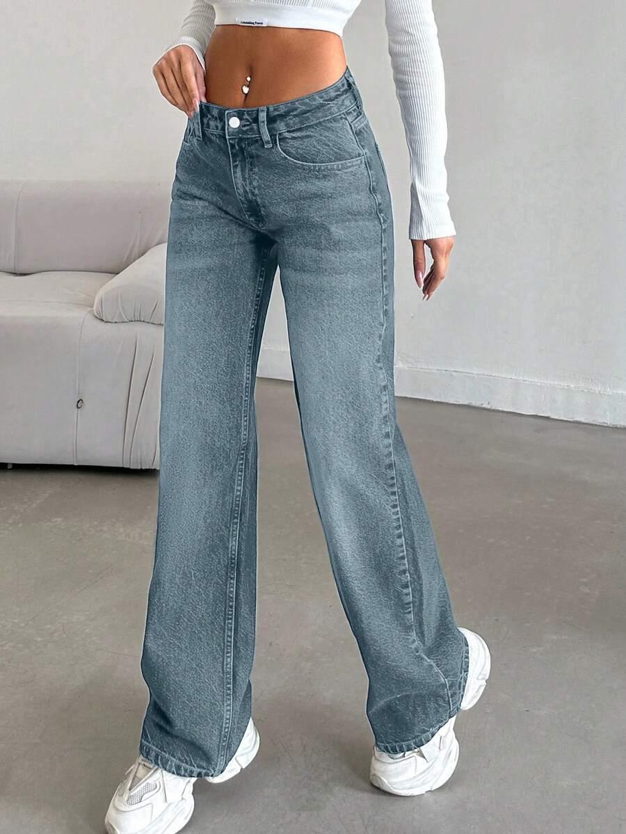 niebieskie spodnie jeans