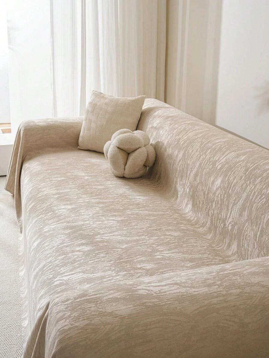 beżowa narzuta na sofę