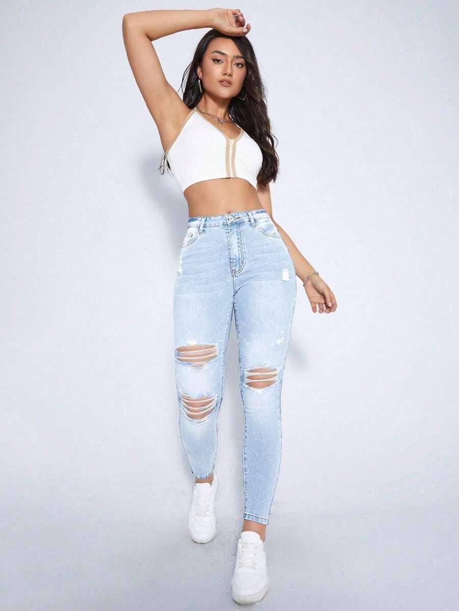 niebieskie spodnie jeans przetarcia