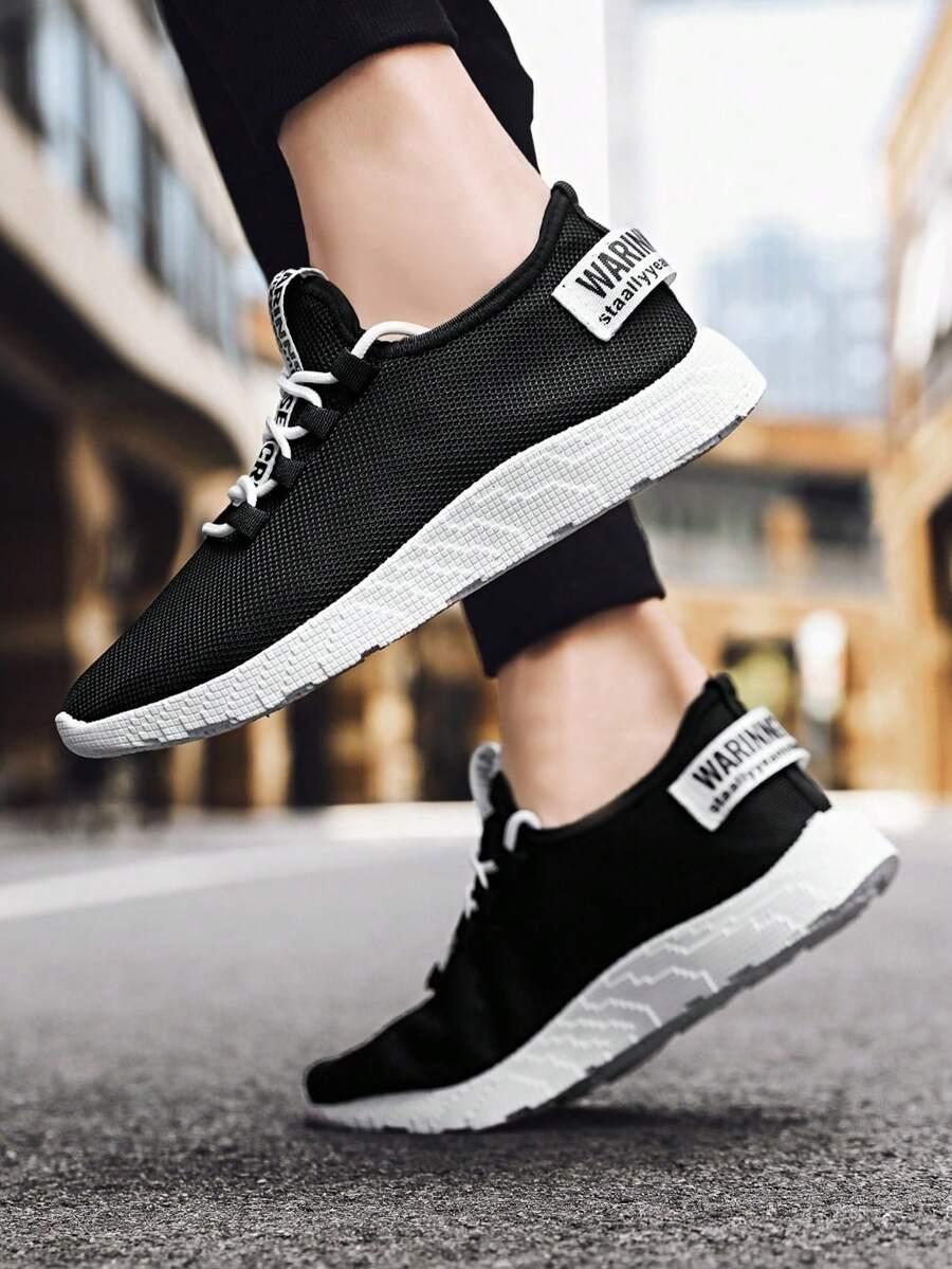 czarne buty sportowe